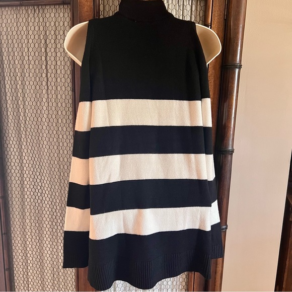 Chico’s Cold Shoulder Turtleneck Sweater - Picture 5 of 6